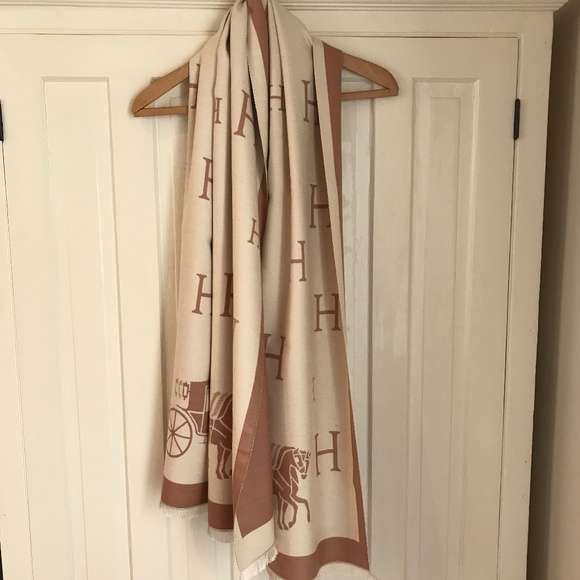 EQUESTRIAN CASHMERE SHAWL/WRAP NWOT - Picture 1 of 9